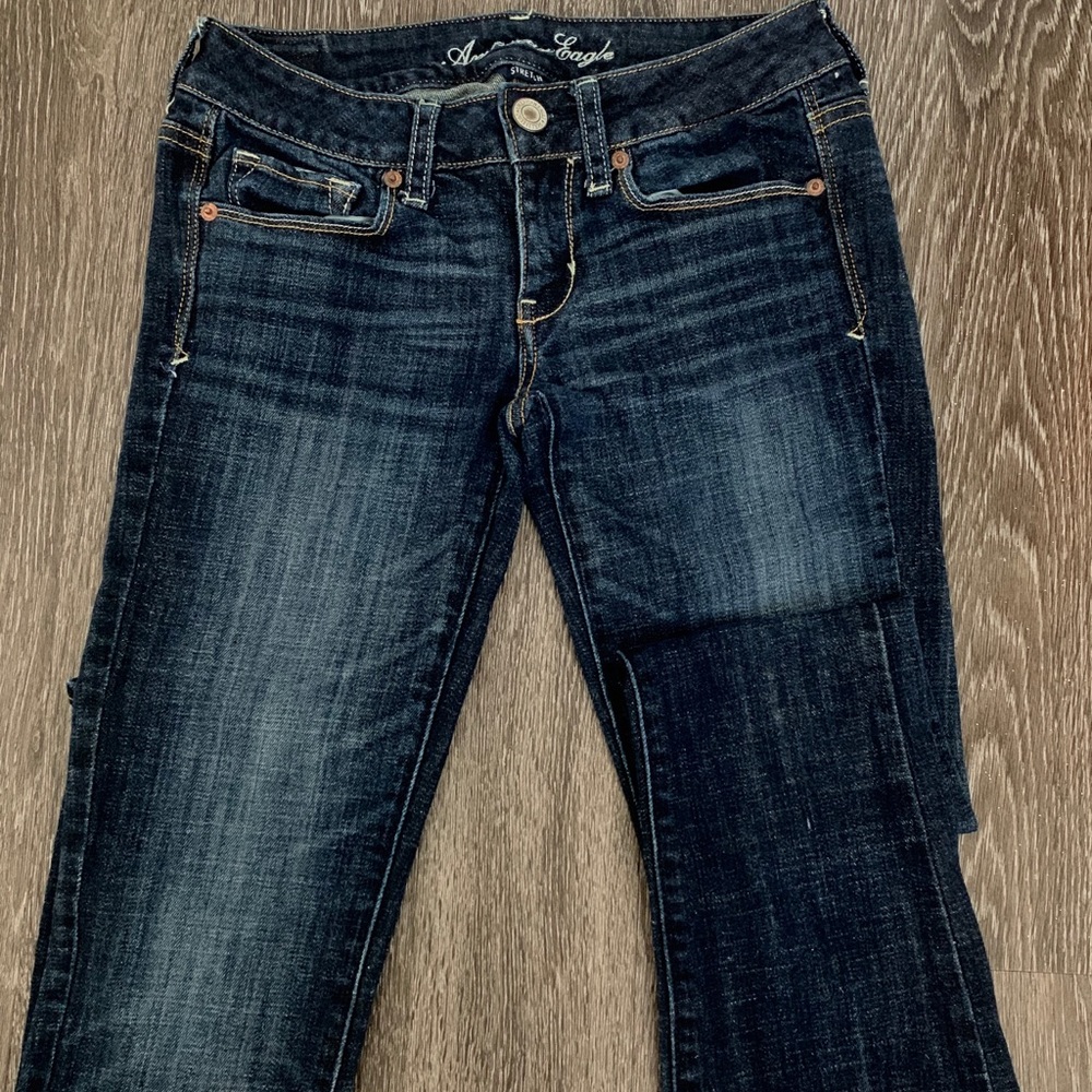 AMERICAN EAGLE SKINNY KICK JEANS